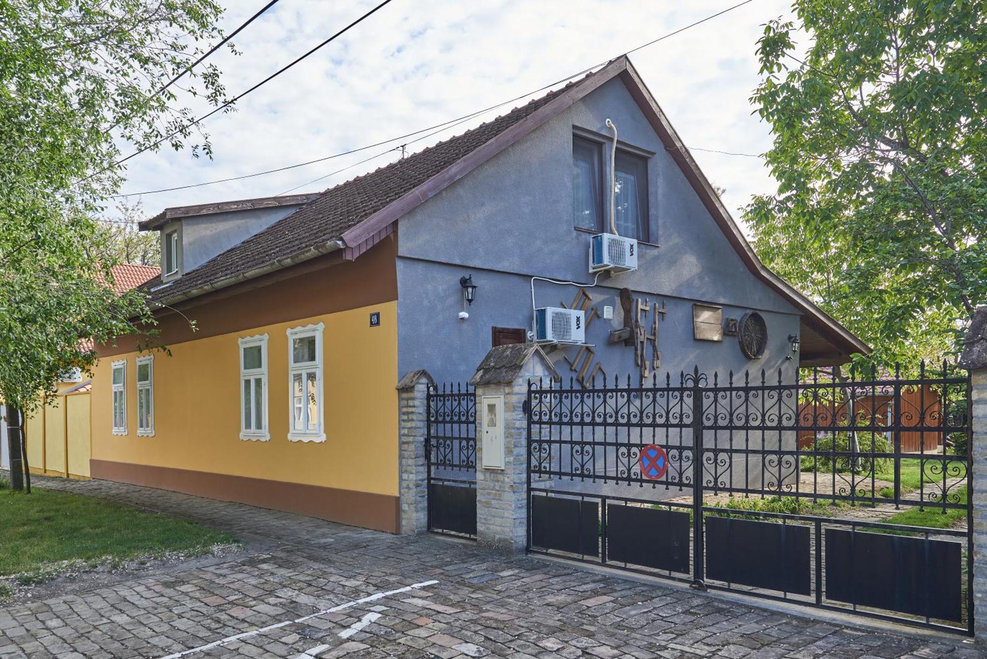 Ana Guesthouse Senta Exterior photo