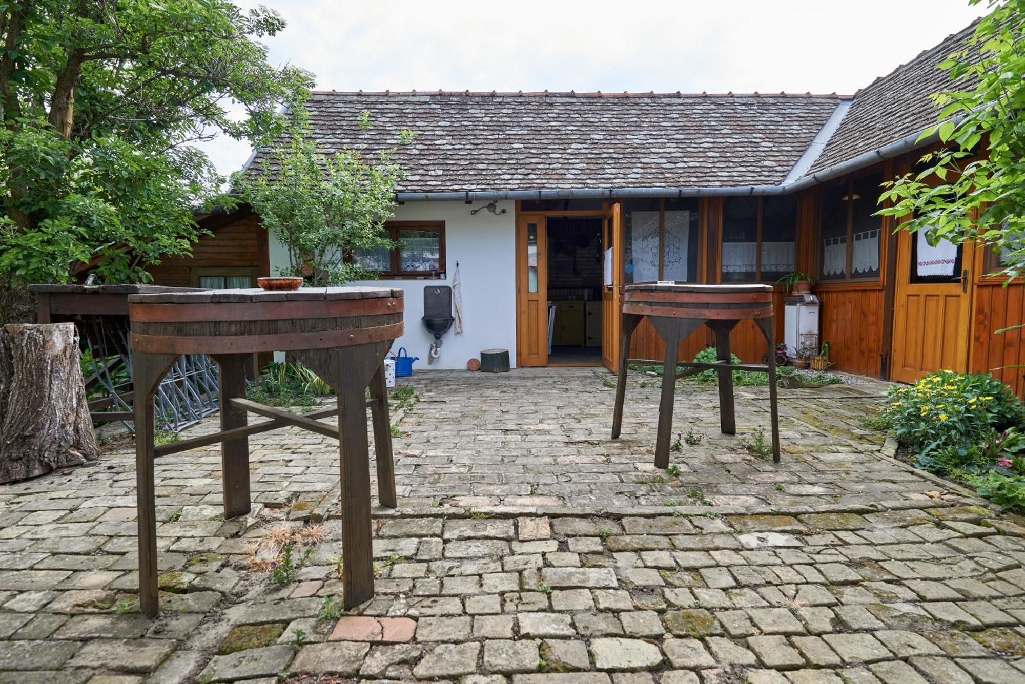 Ana Guesthouse Senta Exterior photo