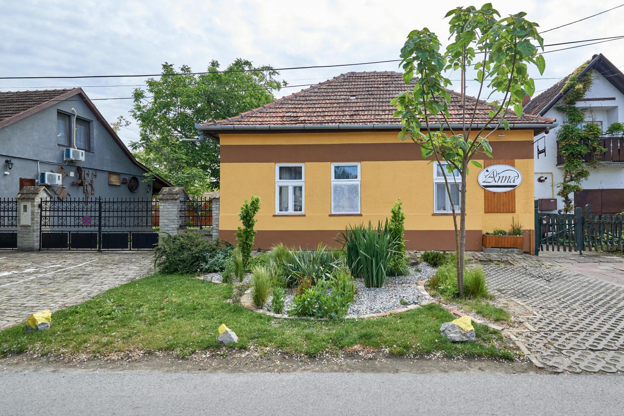Ana Guesthouse Senta Exterior photo