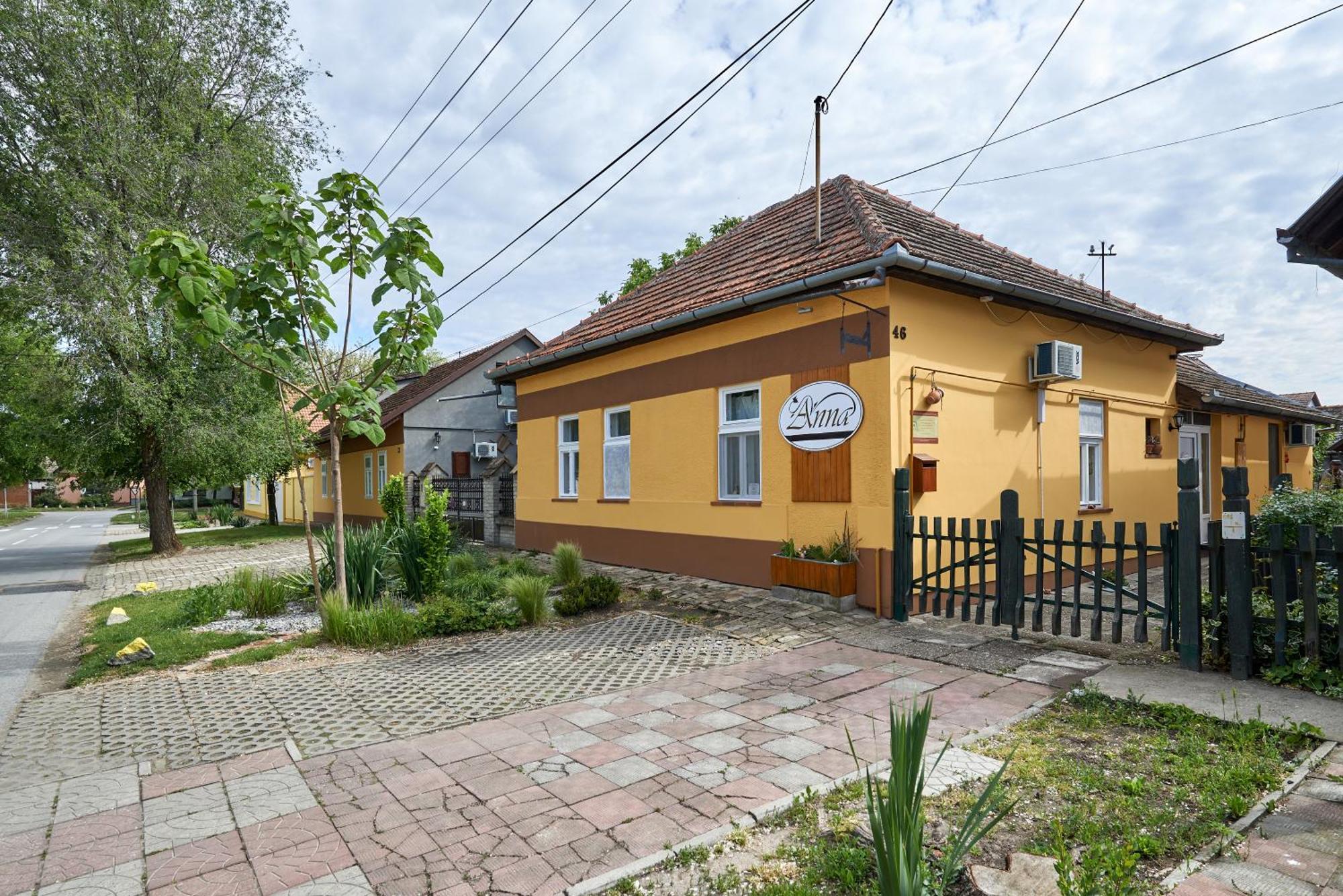 Ana Guesthouse Senta Exterior photo